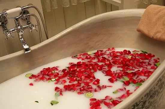 Ancient Wisdom Luxury Red Rose Soap Flowers - Set of 9