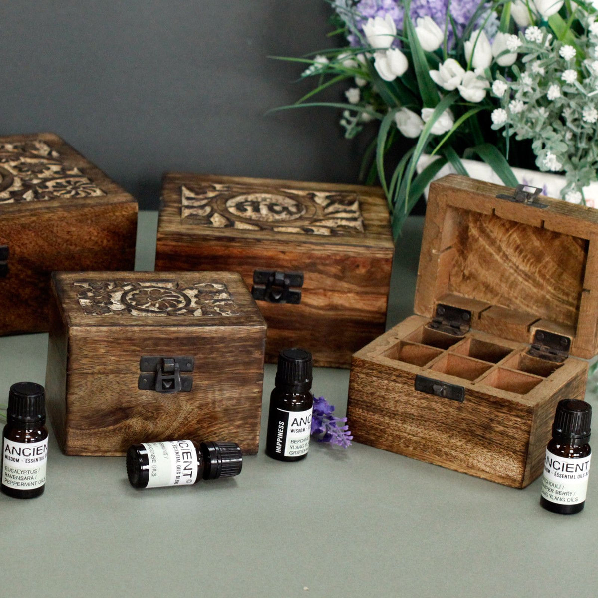 Mango Wood Aromatherapy Box - Elegant Floral Design for 24 Essential Oils