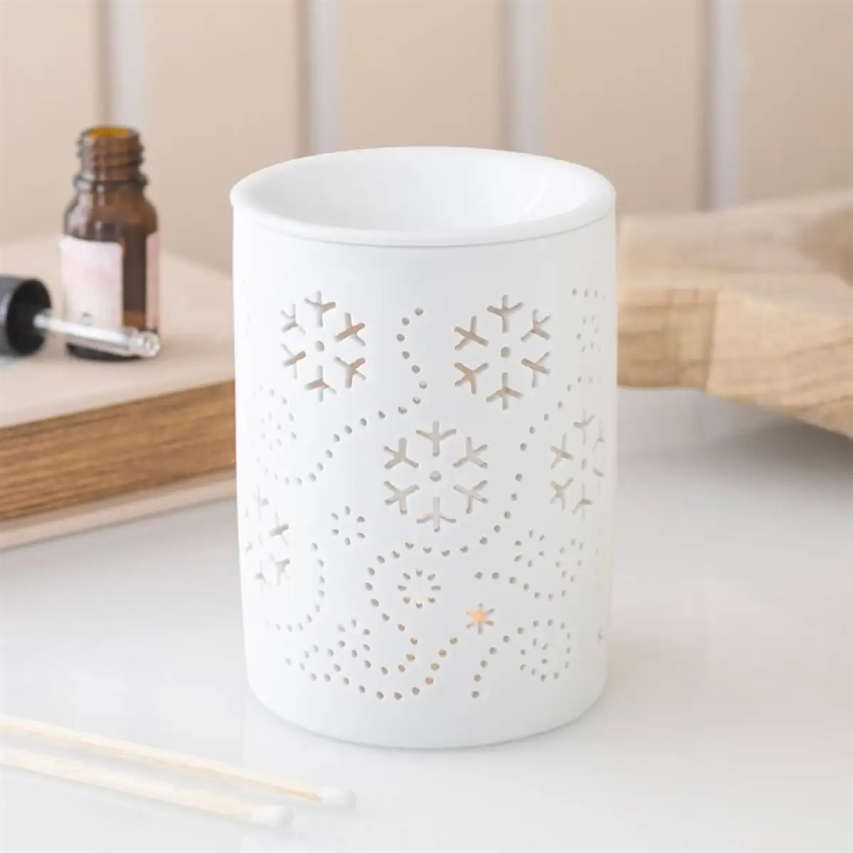 N/A White Snowflake Cut Out Oil Burner and Wax Warmer -