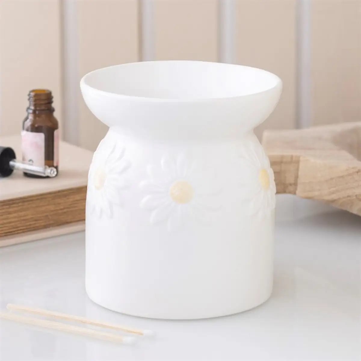 N/A White Daisy Chain Oil Burner -