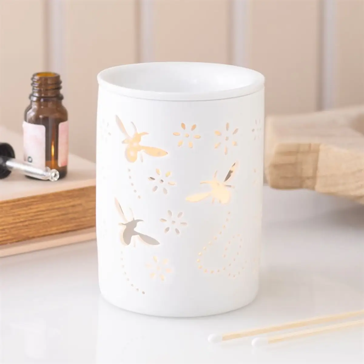 N/A White Bee and Flower Cut Out Oil Burner and Wax Warmer -