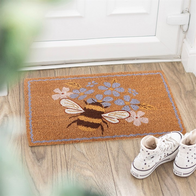 Charming Honey Bee Doormat: Welcome Home with a Buzz
