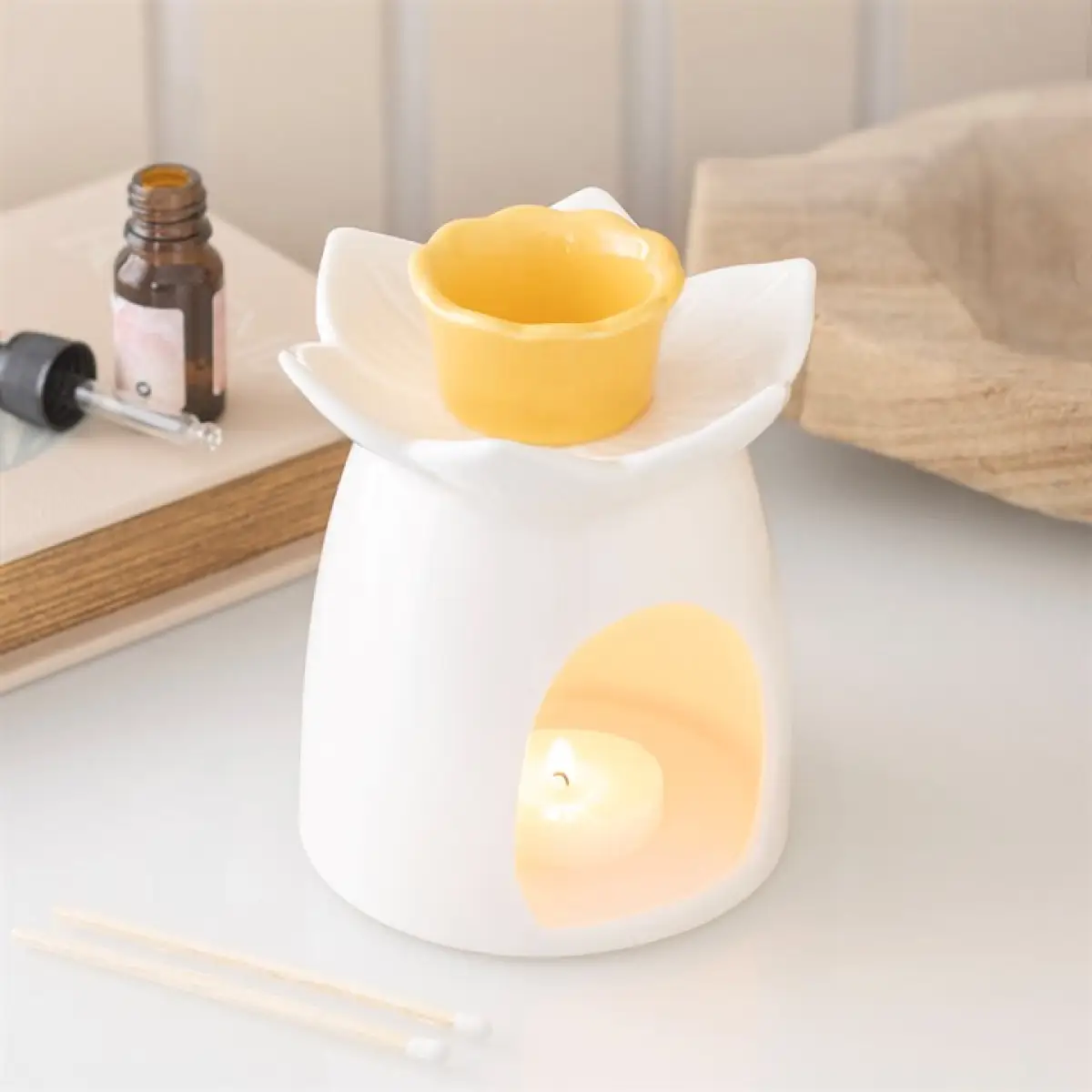 N/A White Daffodil Oil Burner and Wax Warmer -